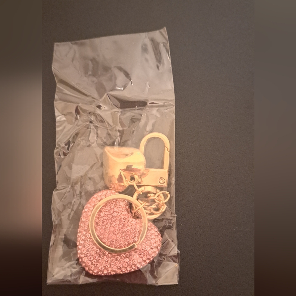 Elegant Pink Heart Keychain NWT - Picture 2 of 3